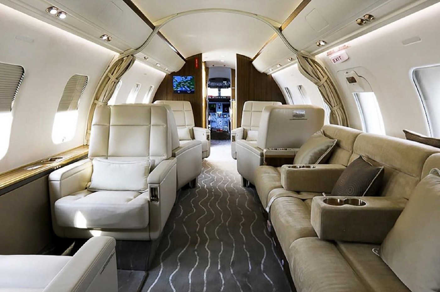 Challenger 605 5764 Cabin 1