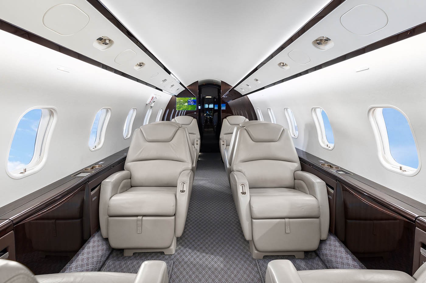 Challenger 300 S/N 20420 Cabin 1