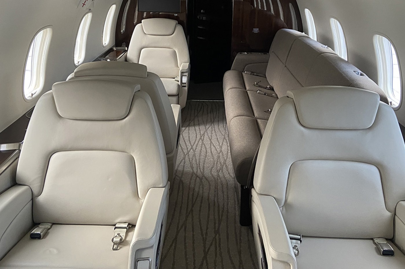 Challenger 350  20649 Cabin 1