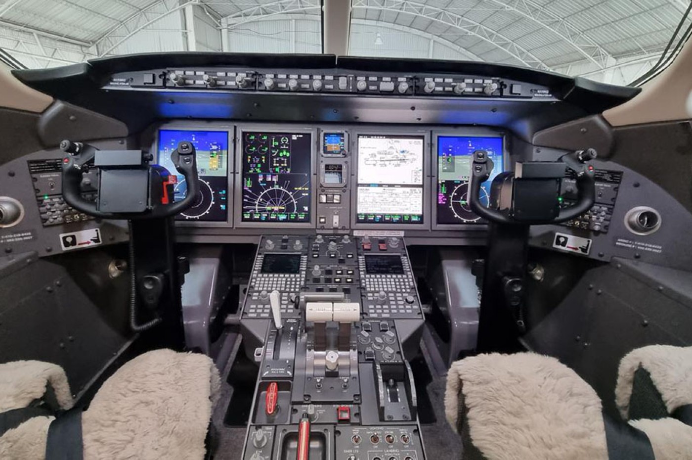 Challenger 350 S/N 20676 Cockpit